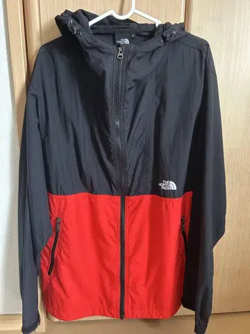 남성용 The North Face 나일론 자켓 블랙/레드