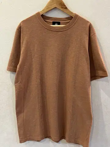 새상품급 레드 이어 브라운 티셔츠 꽃 자수
