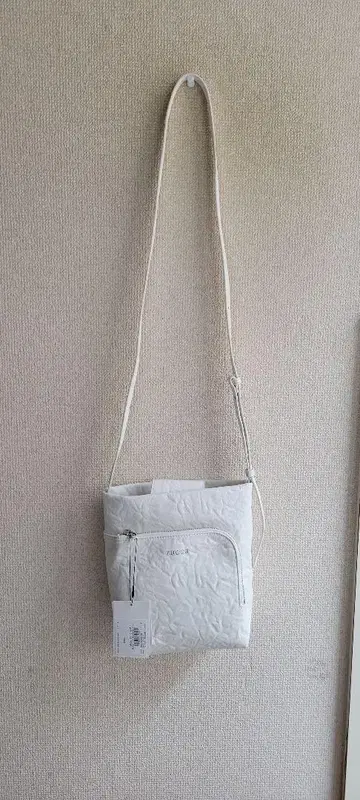 ZUCCa 엠보싱 숄더백