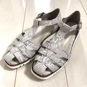 아르테미스 다이애나 구르카 샌들 24cm