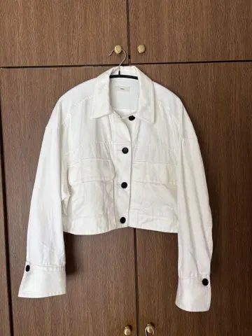IENA 화이트 크롭 자켓