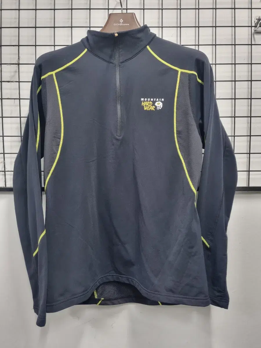 100L Mountain Hardwear Functional Half Zip-Up