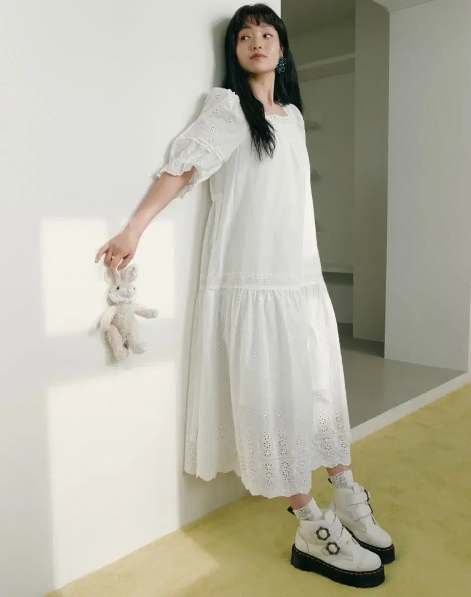 Thursday Island 23 Kim Taeri Lace Onepiece S