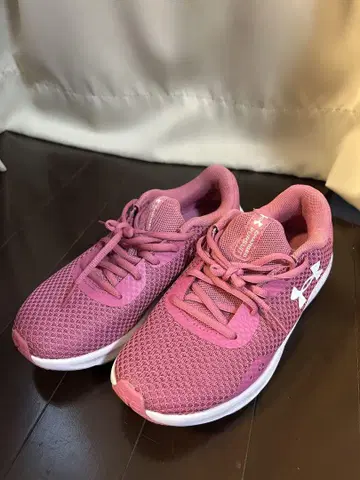 Under Armour 스니커즈