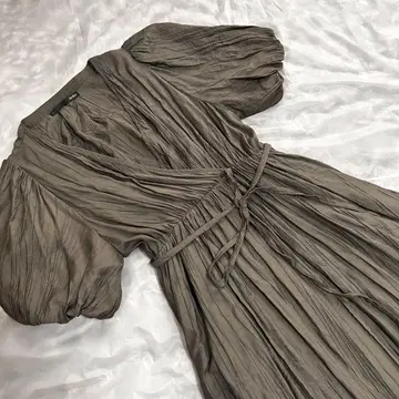 카슈쿨풍 V넥 뒷면 트임 퍼프 슬리브 롱 원피스 반팔