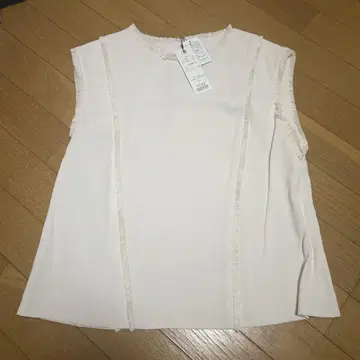 노엘라 택 포함 새상품 상의