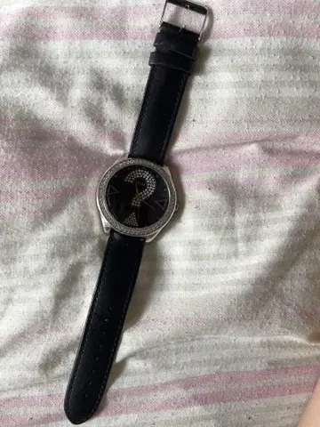 GUESS W0793L1 블랙 가죽 손목시계