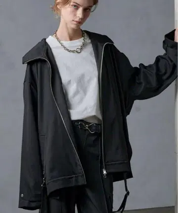 SERACE 루즈 드레이프 서스펜더 마운틴 후드티