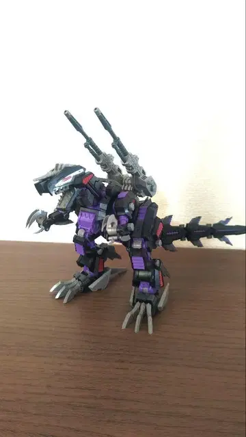 RMZ-002 제노자우라
