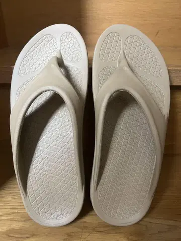 베이지 샌들