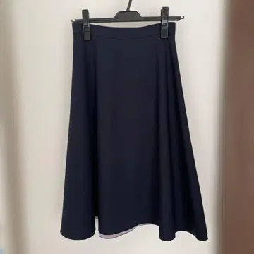 로페 리버서블 플레어 스커트 네이비 라벤더