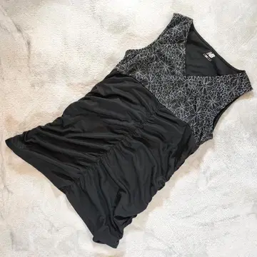 New Balance 슬리브리스 셔츠 이너 블랙 꽃무늬 M