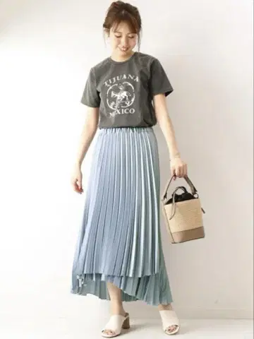 새상품 Spick & Span 스픽 앤 스팬 새틴 랩 플리츠 스커트