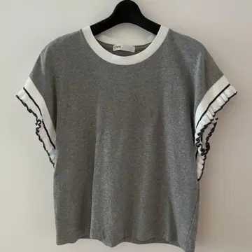 capis 그레이 티셔츠