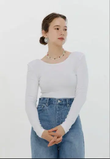 Yori 백리스 롱 티셔츠 화이트 긴팔 티셔츠