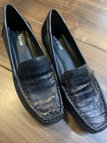 MY.CLAIR 크로커다일 패턴 블랙 로퍼