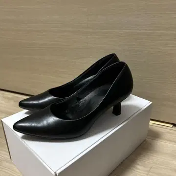 블랙 스틸레토 펌프스