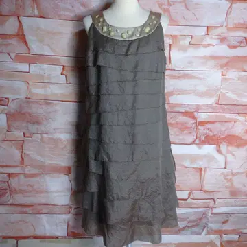 RoseTiara 비쥬가 달린 슬리브리스 티어드 원피스 size42
