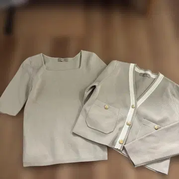 JUSGLITTY 베이지 셋업 반팔