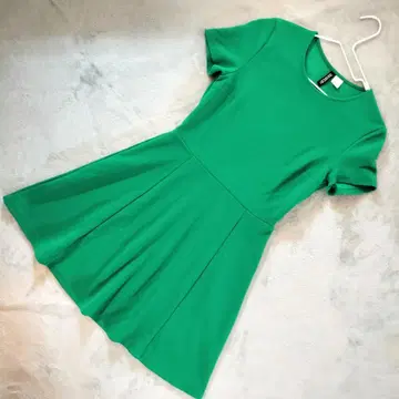 H&M DIVIDED BASIC 플레어 원피스 미니 길이 반팔 그린