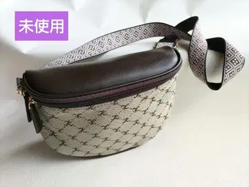 숄더백 로고 패턴