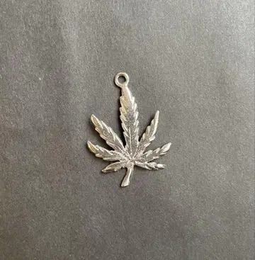 실버 헴프 펜던트 탑 리프 참 빈티지