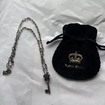 로얄 오더 스몰 키 참 목걸이