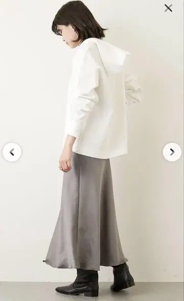 베이지 맥시 길이 새틴 롱 스커트 개럴개런트 윤기