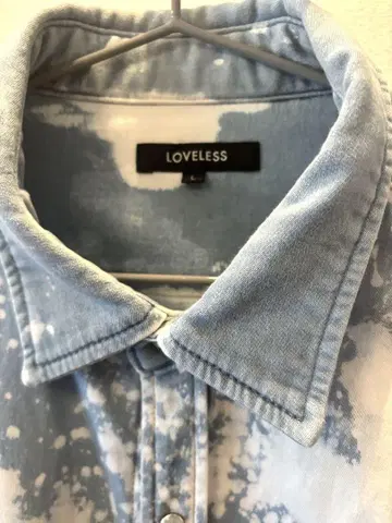 LOVELESS 타이다이 패턴 데님 셔츠