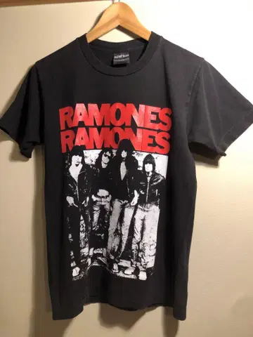 RAMONES 프린트 티셔츠 블랙