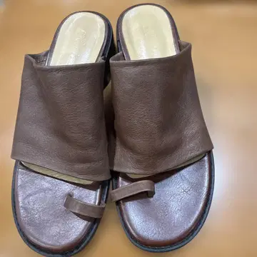 브라운 슬라이드 샌들 라무 천연 가죽 새상품급