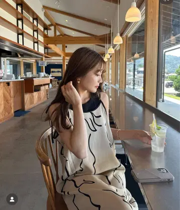 kastane 웨이브 패턴 파이핑 원피스