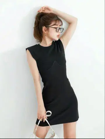 오늘 삭제합니다. 미사용 새상품 다리치 스위칭 미니 원피스