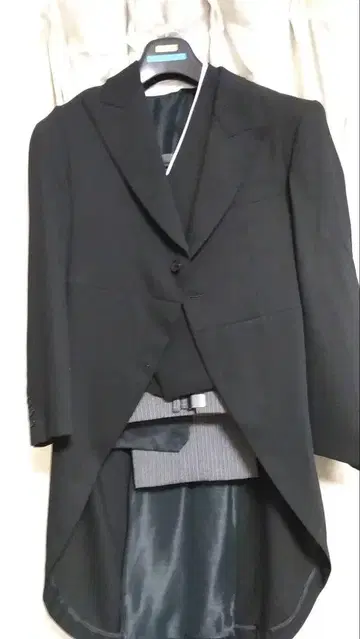 블랙 모닝 코트 울 혼방