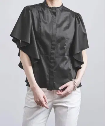 UNITED ARROWS 페플럼 플레어 슬리브 블라우스