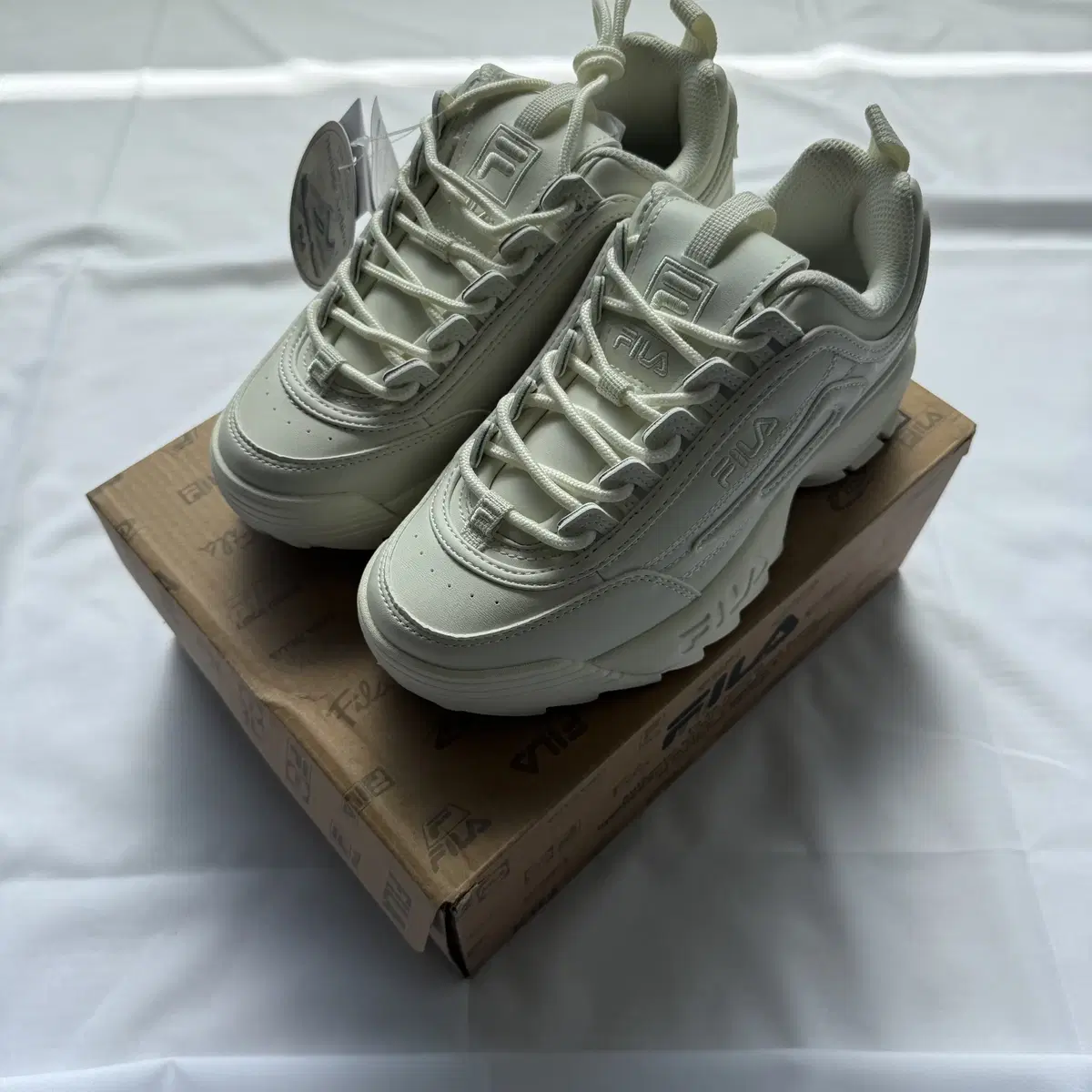 (New) Fila Disruptor 2 Sneakers (Size 230)