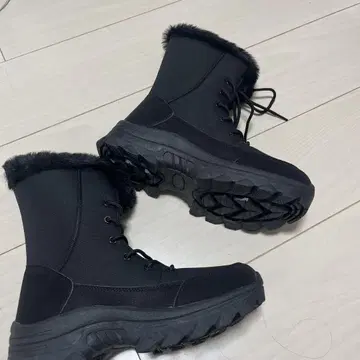 미사용 새상품 퍼 부츠 블랙