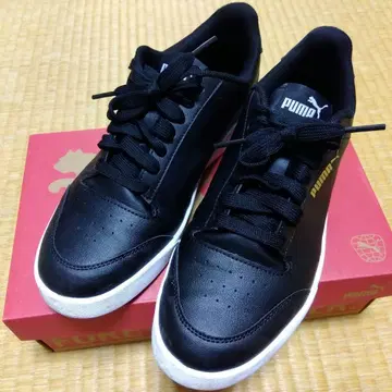 푸마 블랙 스니커즈