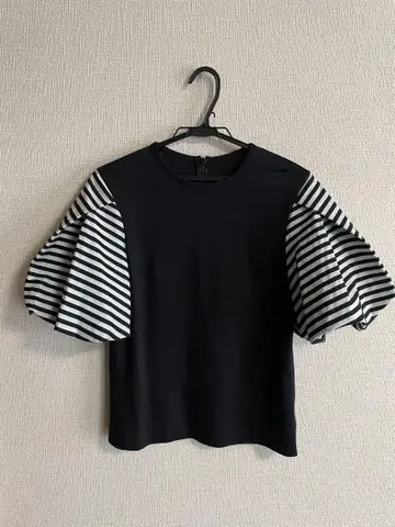 보더스 앳 발코니 탑 블랙
