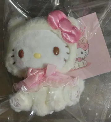 산리오 헬로키티 옷을 입힌 고양이 마스코트