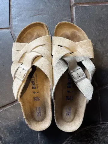 BIRKENSTOCK 베이지 샌들 39 사이즈