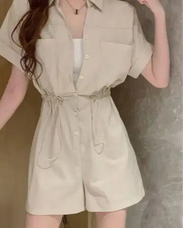 크림색 버튼이 달린 셔츠 살로펫 M