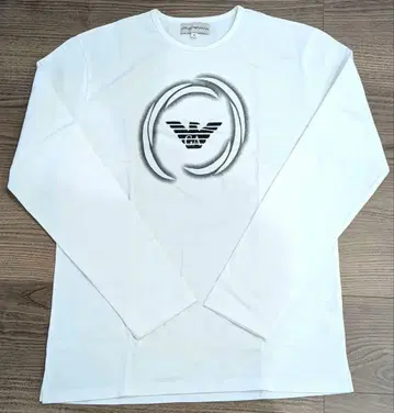 Emporio Armani 화이트 긴팔 티셔츠 XL