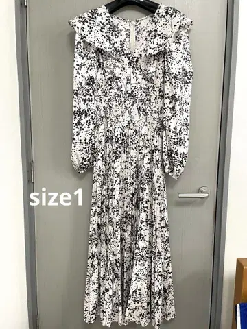 SNIDEL 프릴이 달린 꽃무늬 롱 원피스 1
