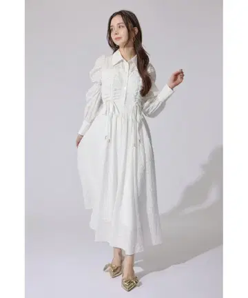 rienda 프론트 셔링 리본 셔츠 플레어 원피스 화이트
