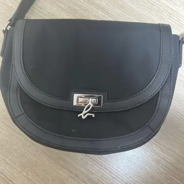 에네스베 숄더백