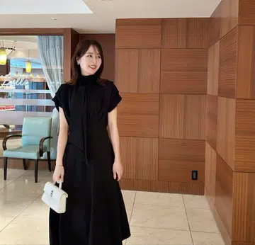 ENEU 에누 프렌치 슬리브 개더 롱 원피스 블랙