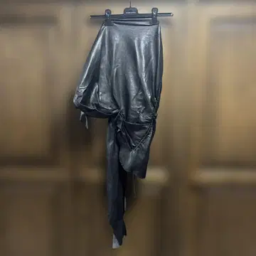 이프식스나인 가죽 스커트