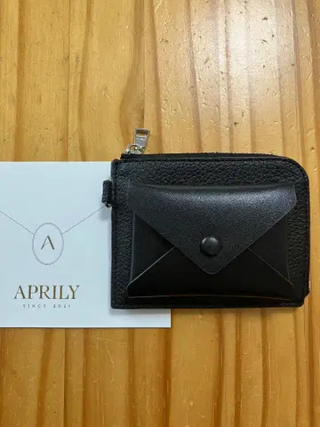 APRILY 실버 블랙 프래그먼트 케이스