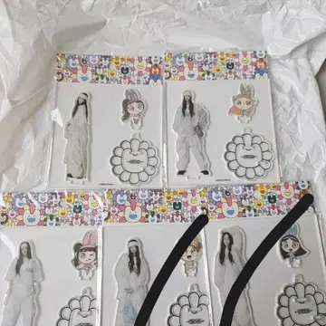 NewJeans x Murakami Japan Pop-Up Acrylic Stand — Member Options